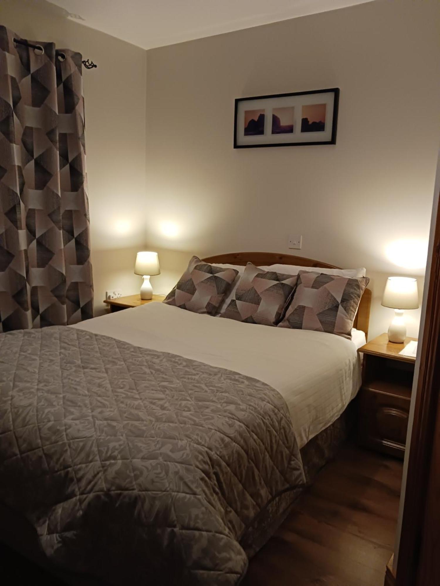 Johnny B'S B&B Ballybofey Room photo